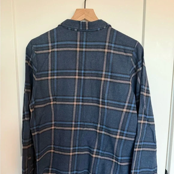 Patagonia Women’s Flannel - Picture 3 of 7